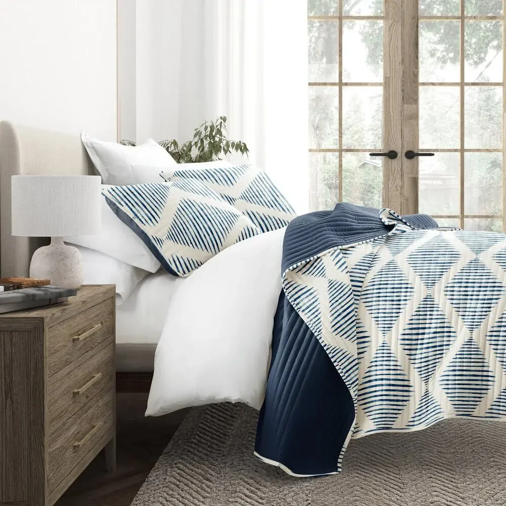 NEW! Casual Comfort iEnjoy Distressed Diamond Patterned Reversible Quilt 3PC Set